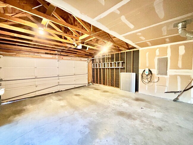 Building Photo - Great Home for rent