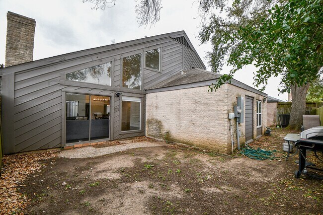 Building Photo - 7711 Hopewell Ln