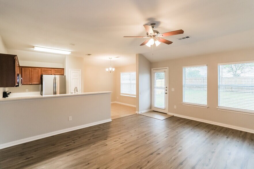 Building Photo - 713 Cedar Cove Dr