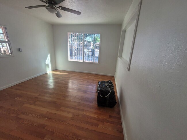Building Photo - Ready to View!!