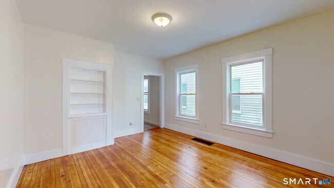 Building Photo - 679 Winchester Ave