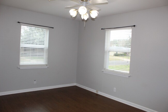 Building Photo - 3 BEDROOM, 2 BATH, NORTH BELTON