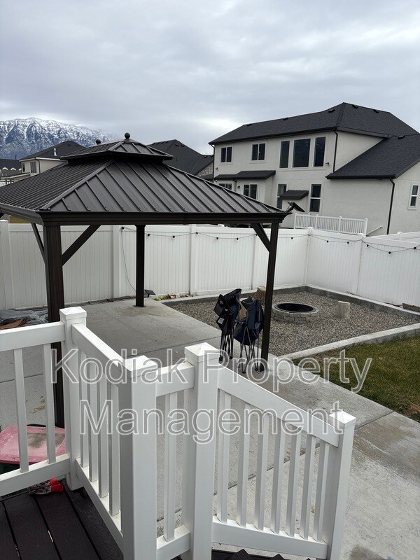 Building Photo - 1439 W Stable St