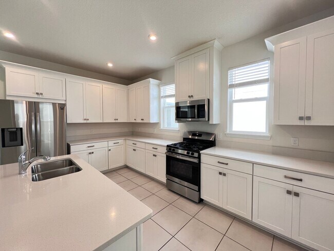 Building Photo - Gorgeous Furnished Home in Winter Garden!
