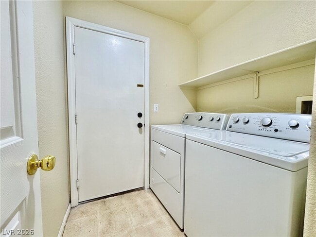 Building Photo - 8632 Shady Pines Dr