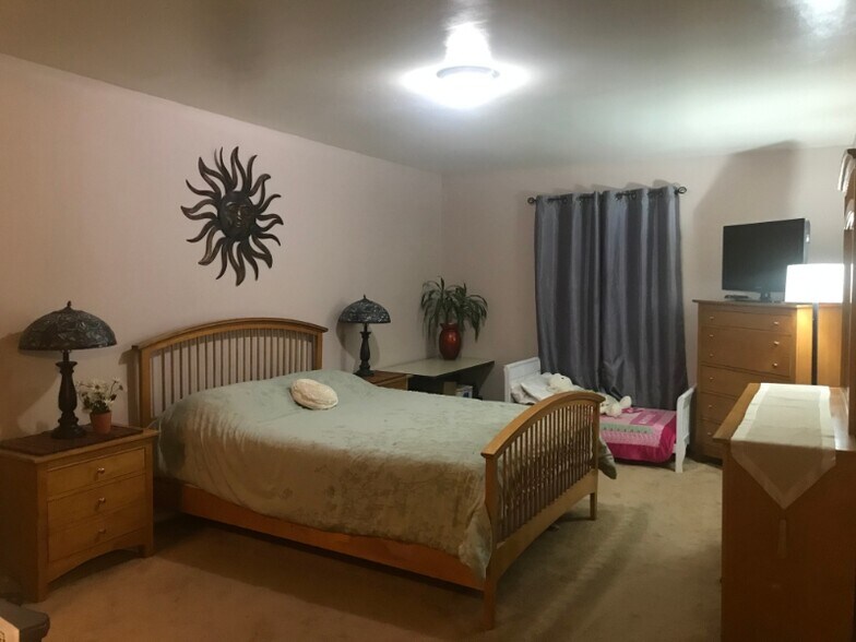 Building Photo - 13131 E Florida Ave