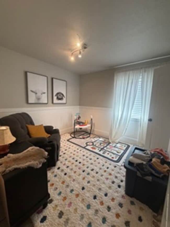 Building Photo - Beautiful 4 Bed / 2.5 Bath Home in Quiet Neighborhood