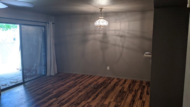 Building Photo - 3/2 Townhome 1 mile from ASU