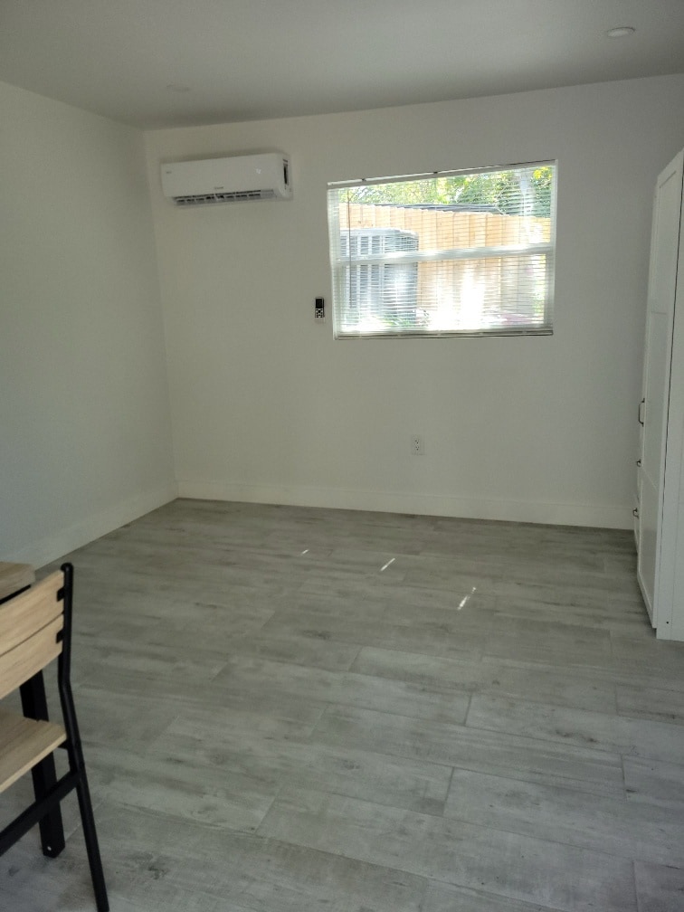 Building Photo - 4500 SW 62nd Ave