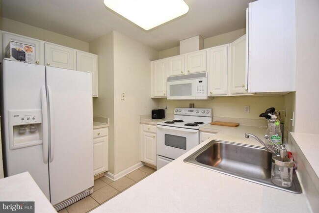 Building Photo - 23 Pierside Dr