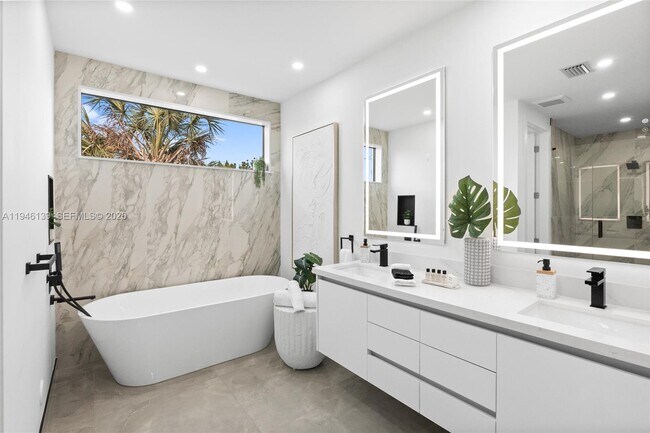 Building Photo - 325 SW 16th St