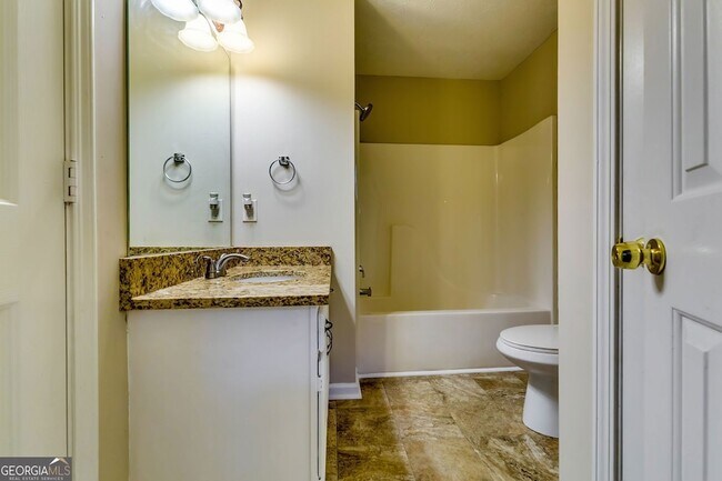 Building Photo - 2727 Manor Cove