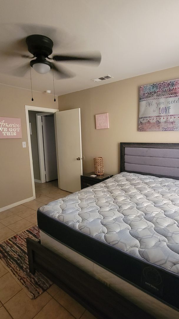 Building Photo - Charming 3-Bedroom, 1-Bath Home with Large...