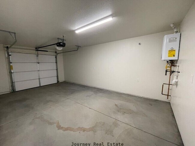 Building Photo - 3241 N Constance Dr
