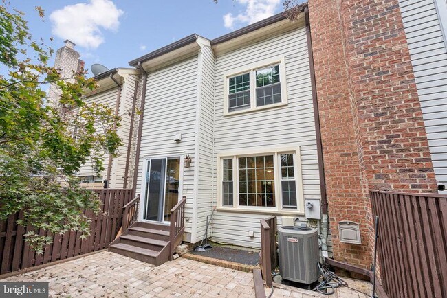 Building Photo - 5875 Woodfield Estates Dr