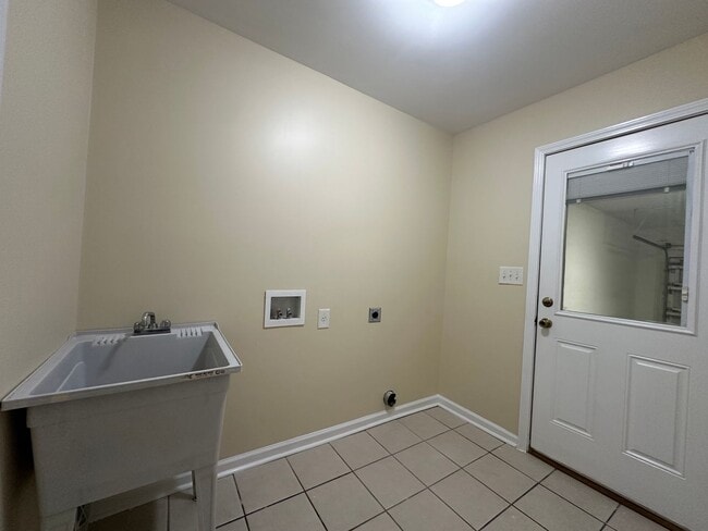 Building Photo - 204 Grandford Pl