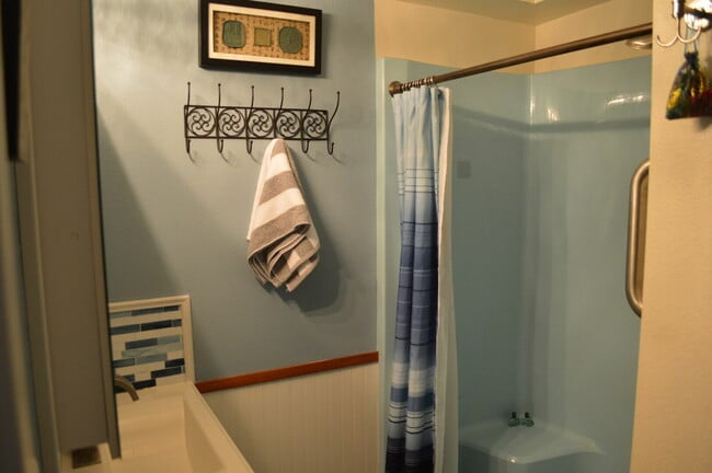 Building Photo - 5307 Rehklau Rd SE