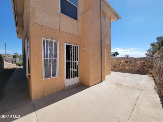 Building Photo - 3200 Mountain Ridge Dr