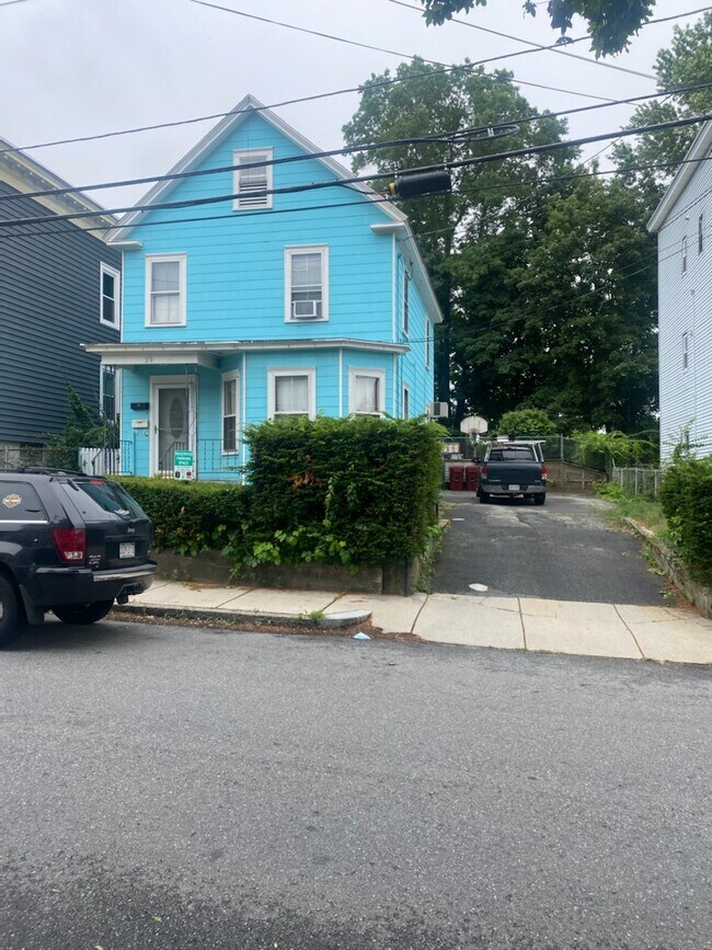 Building Photo - 39 Saint James St