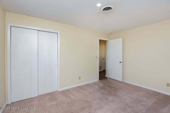 Building Photo - 2425 Heritage Dr
