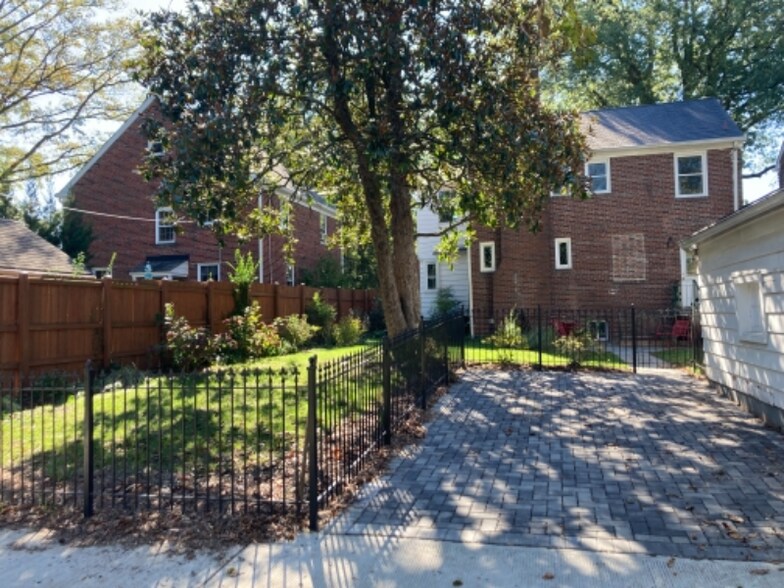 Building Photo - 1836 Varnum St NE