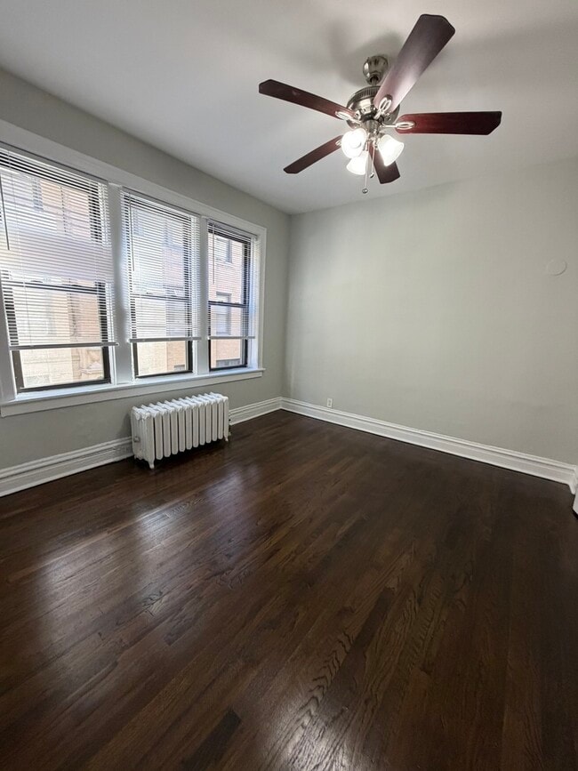 Building Photo - 635 W Roscoe St