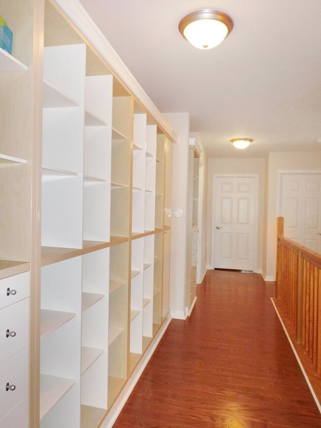 Building Photo - 48145 Mayflower Dr