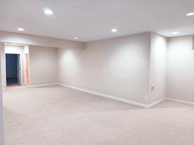 Building Photo - Luxurious Single-Family Home in Vibrant One Loudoun!