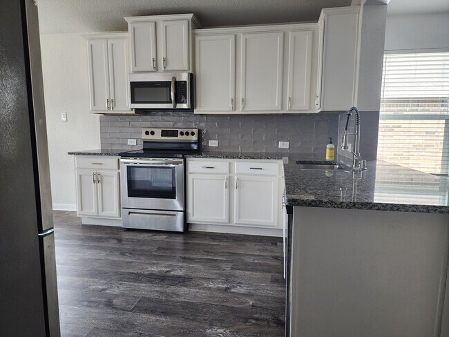 Building Photo - 2135 Firefall Dr