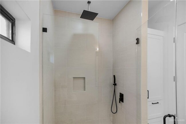 Building Photo - 23 Davis Rd