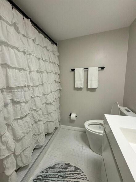 Building Photo - 5700 Collins Ave