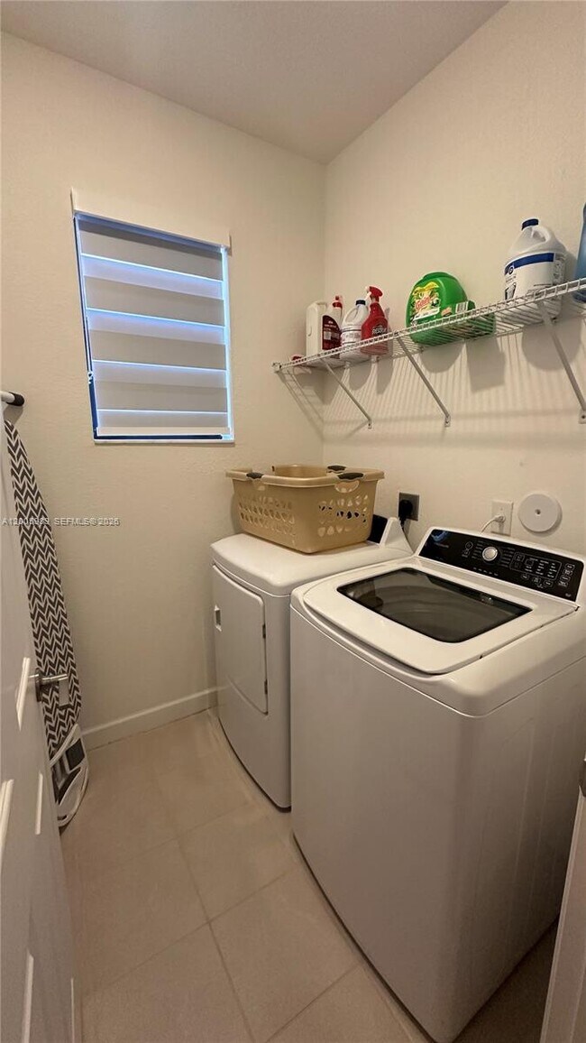 Building Photo - 3423 W 110th St