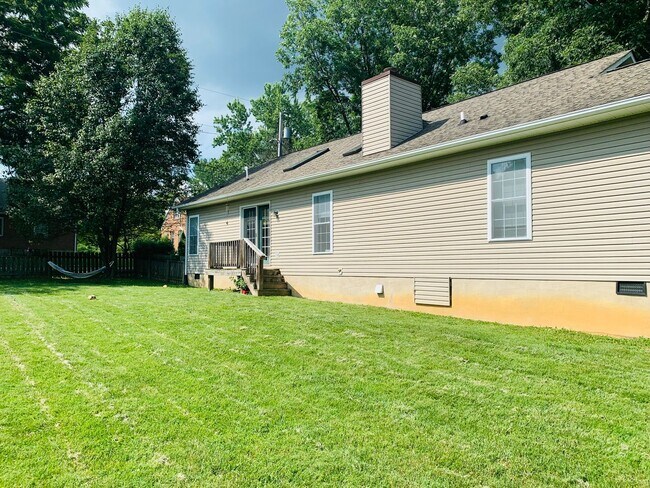 Building Photo - 511 Owens St