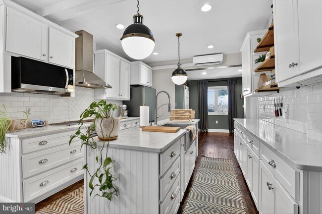 Building Photo - 4315 Lauriston St