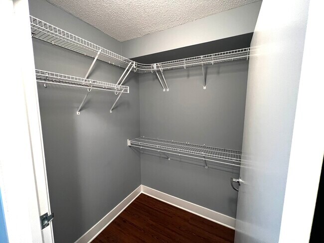 Building Photo - 9655 Woods Dr