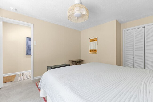 Building Photo - 3 Bedroom Furnished in Oldham County