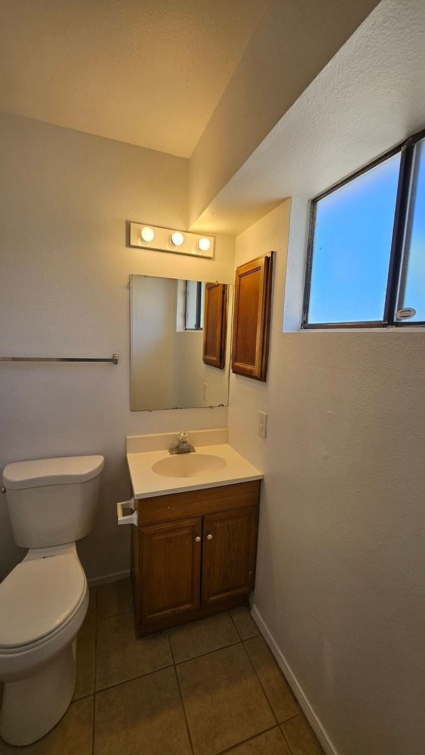 Building Photo - 3 bed 1.5 bath