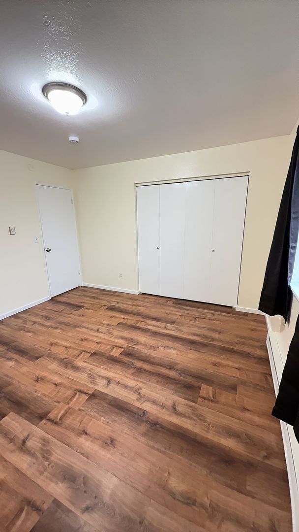 Building Photo - 402 Arland Ave W