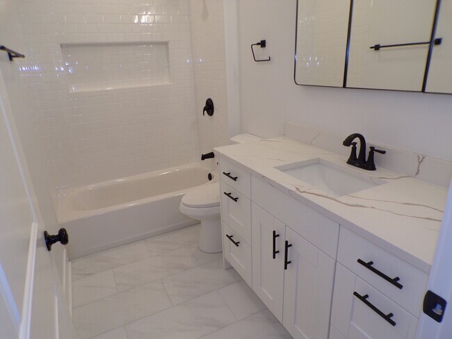 Building Photo - 33476 N Evergreen Dr
