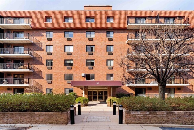 Primary Photo - 135 Pleasant St