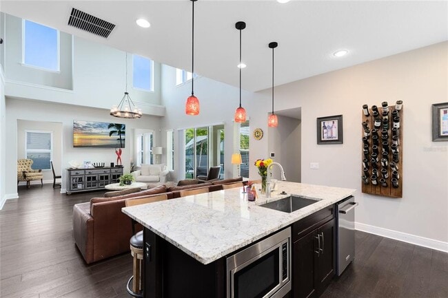 Building Photo - 13153 Lessing Ave