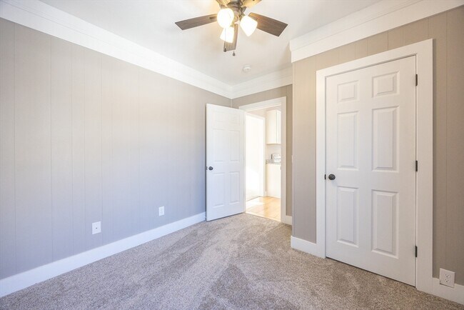 Building Photo - 584 Mt Hope St