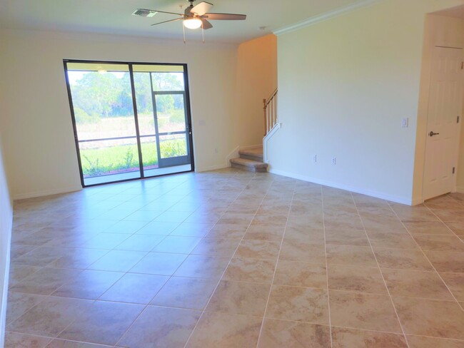 Building Photo - Annual Unfurnished 3 Bedroom, 2.5 Bath Tow...