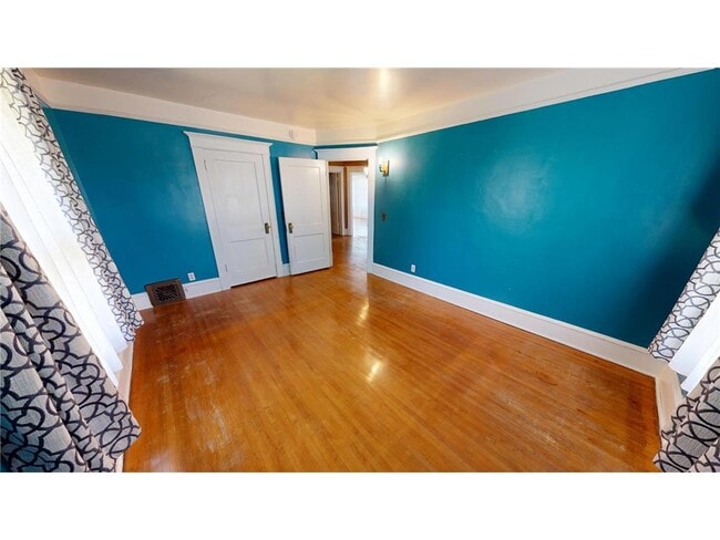 Building Photo - 216 Litchfield Ave SE