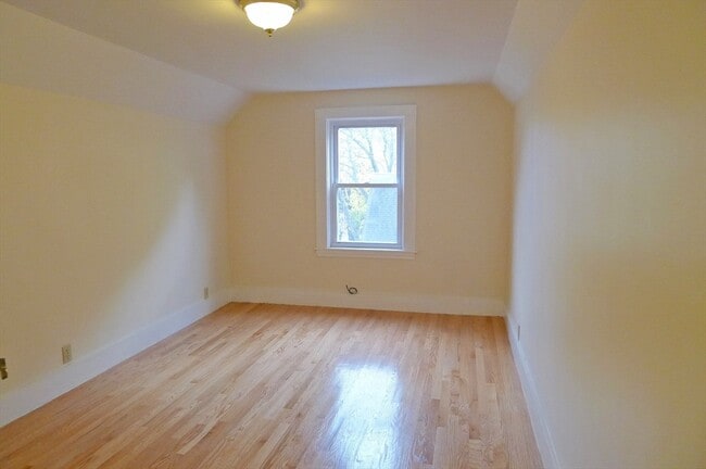 Building Photo - 155 Oak St