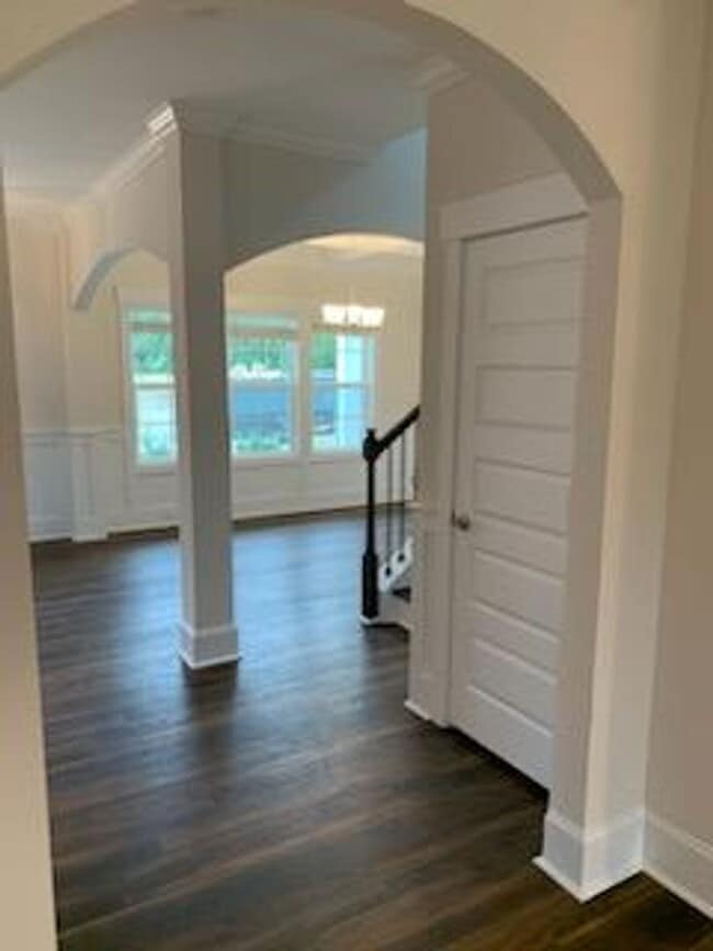 Building Photo - Available Rental located in desirable area of Scotts Hill in Scotts Hill Village