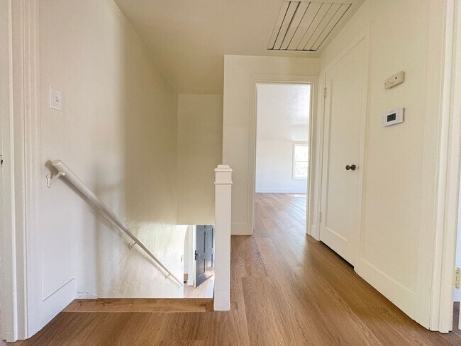 Building Photo - 11 S Hutchins St