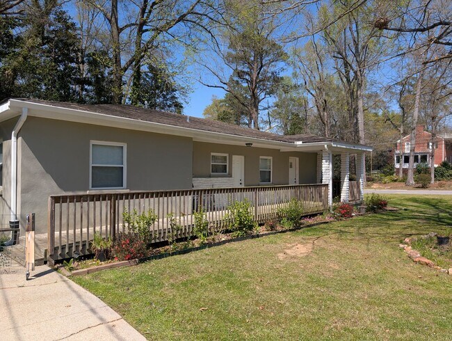 Building Photo - Fifth Ave/ Seventh St