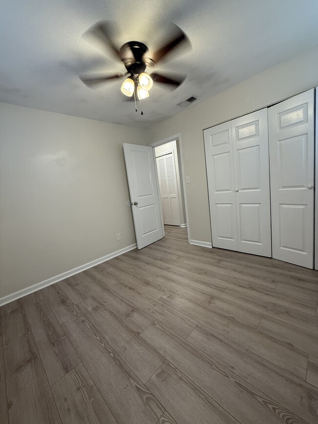 Building Photo - 1242 Sanford Dr