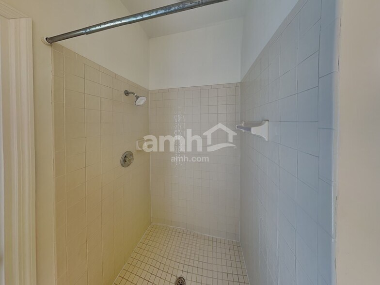 Building Photo - 9303 Heritage Oak Ct